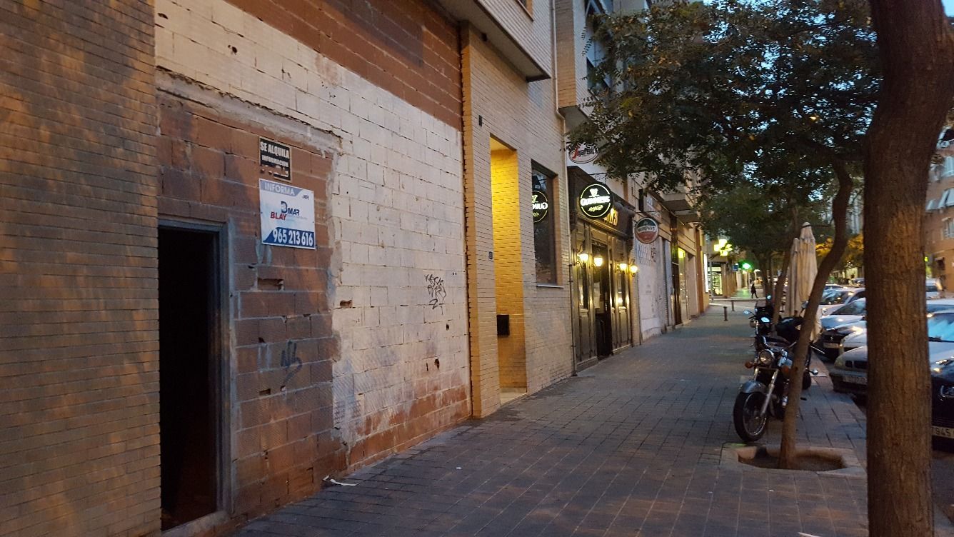 Local de alquiler en Carrer Olof Palme, Altozano - Conde Lumiares, Campoamor - Altozano, Alicante / Alacant