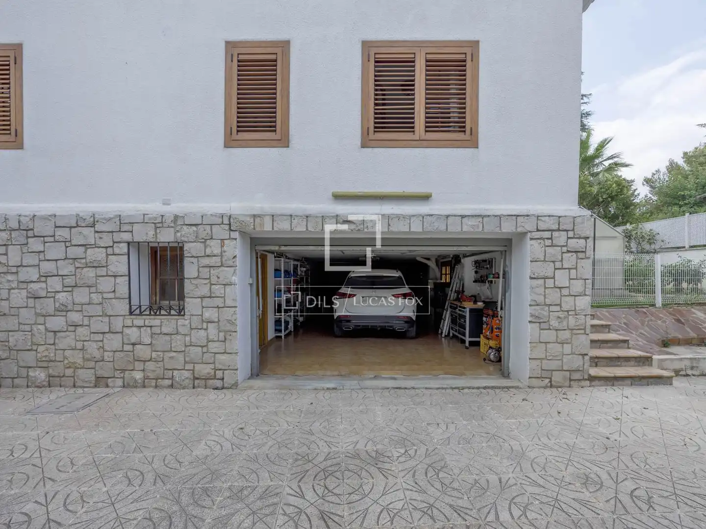 Parking of Houses for sale in Paterna  with Heating, Private garden and Parquet flooring