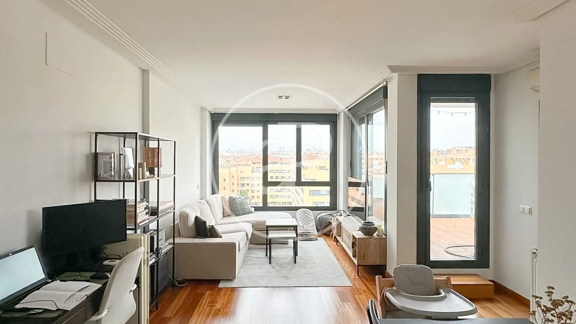 Sala de estar de Ático en venta en  Madrid Capital con Aire acondicionado, Calefacción y Jardín privado