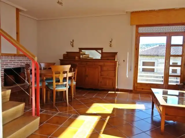 Comedor de Casa adosada en venta en Hontoria del Pinar con Calefacción, Terraza y Trastero