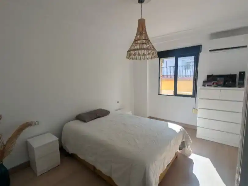 Dormitori de Pis en venda en Camas amb Aire condicionat, Parquet i Moblat