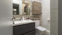 Bathroom of Flat for sale in  Barcelona Capital  with Air Conditioner, Heating and Parquet flooring