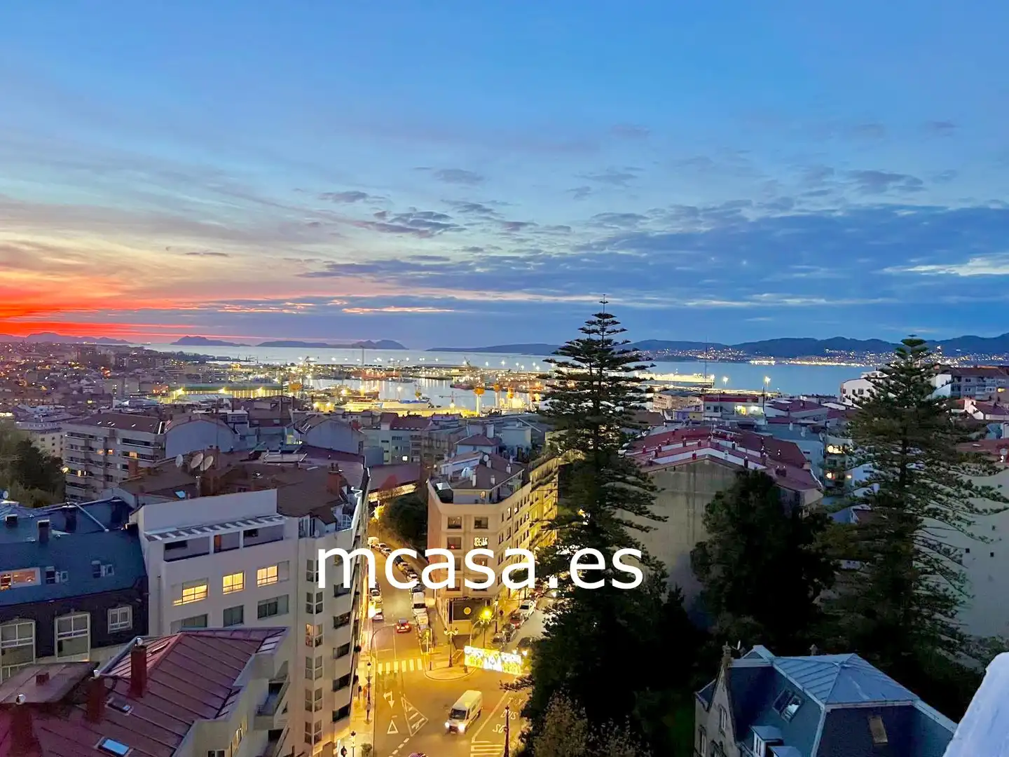 Vista exterior de Àtic en venda en Vigo  amb Calefacció, Terrassa i Traster