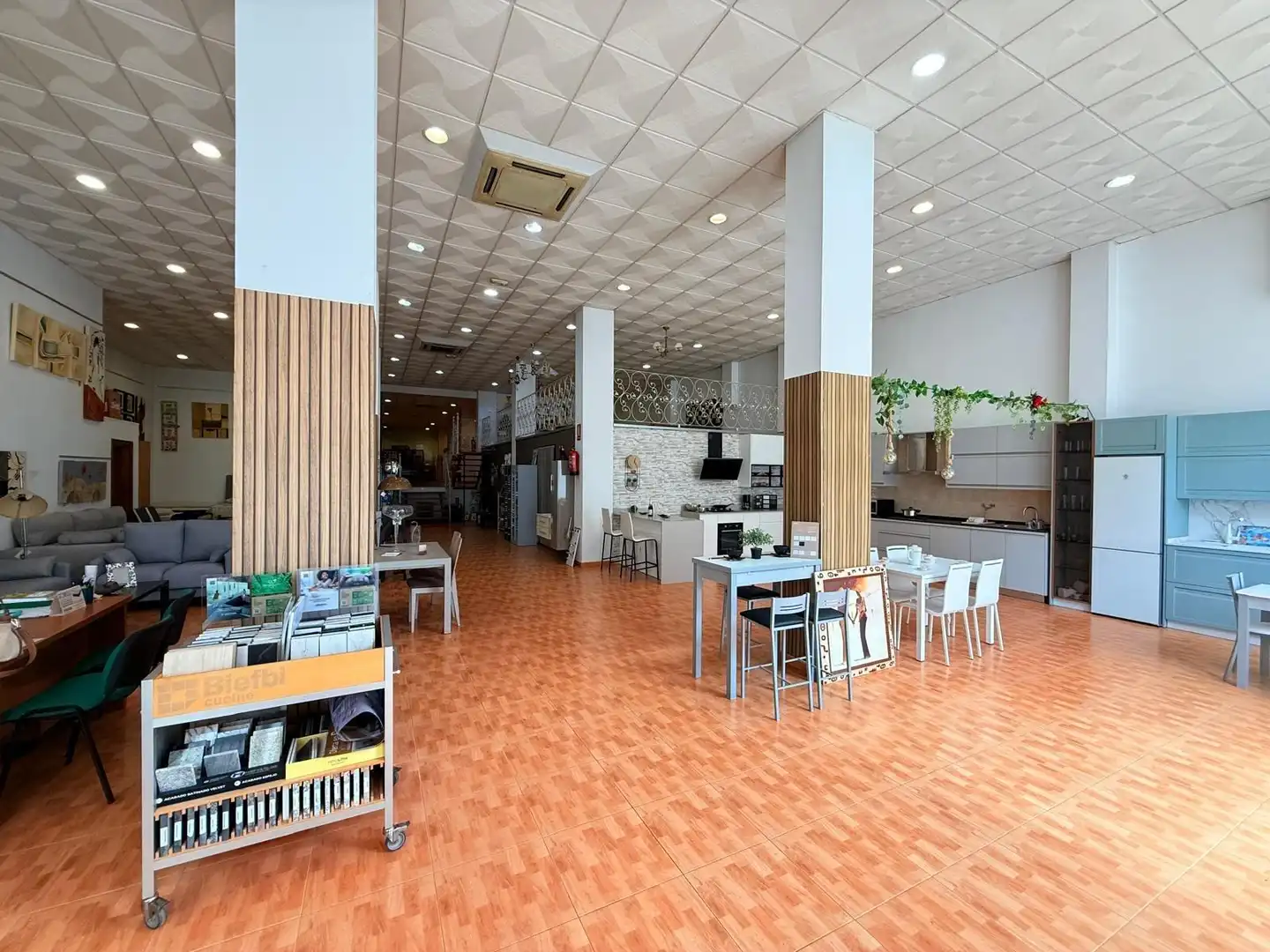 Local comercial en venta en Avenida FABRIQUILLA DE LA (P), imagen 2