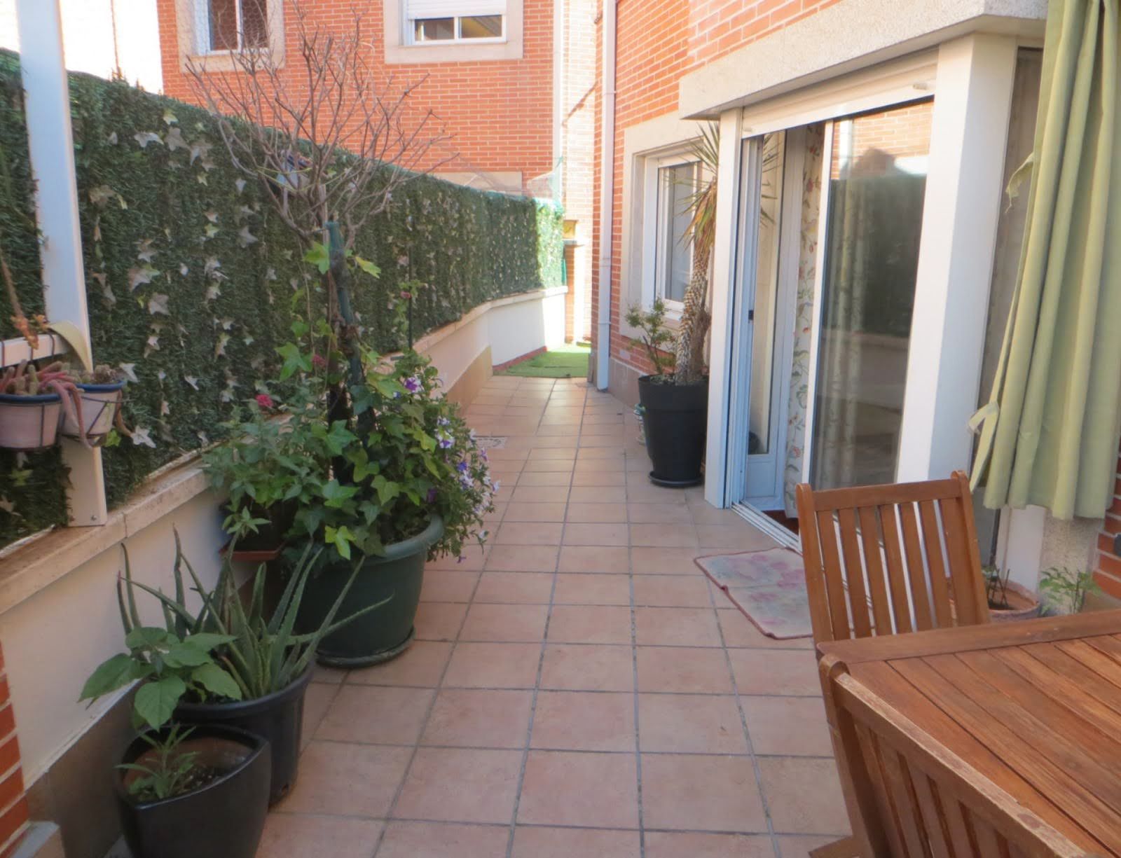 Terrassa de Casa adosada en venda en Valladolid Capital amb Aire condicionat, Calefacció i Jardí privat