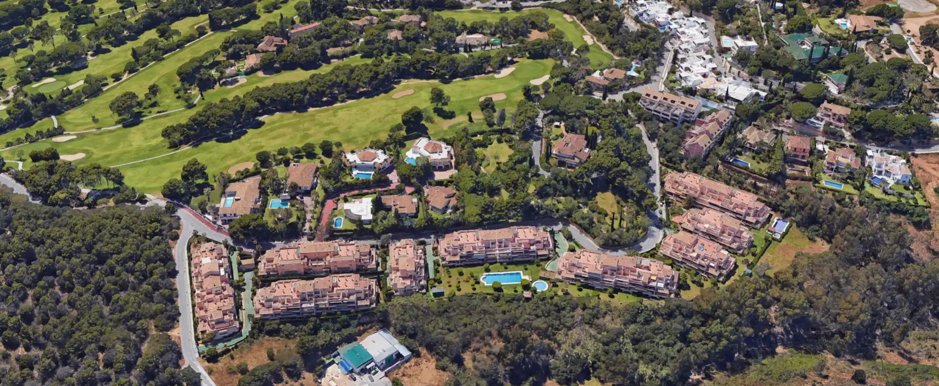 Vista exterior de Pis en venda en Marbella amb Aire condicionat, Terrassa i Moblat