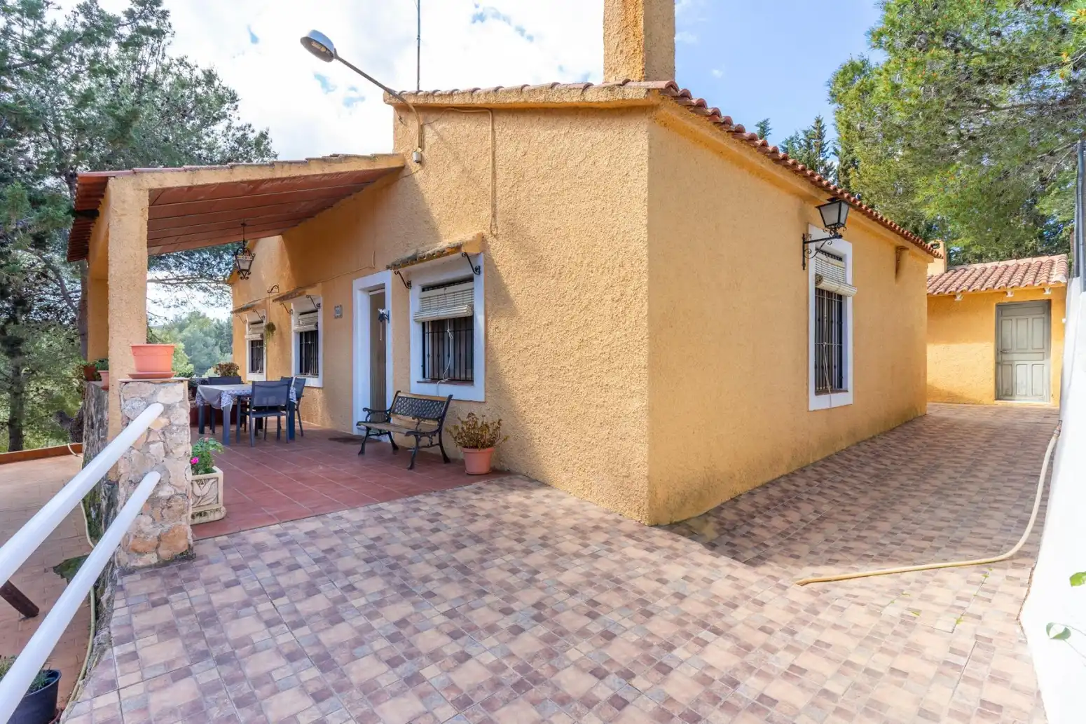 Vista exterior de Casa o xalet en venda en Mula amb Parquet, Terrassa i Moblat