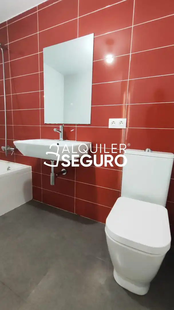 Bathroom of Flat for rent in Torrent  with Air Conditioner and Storage room