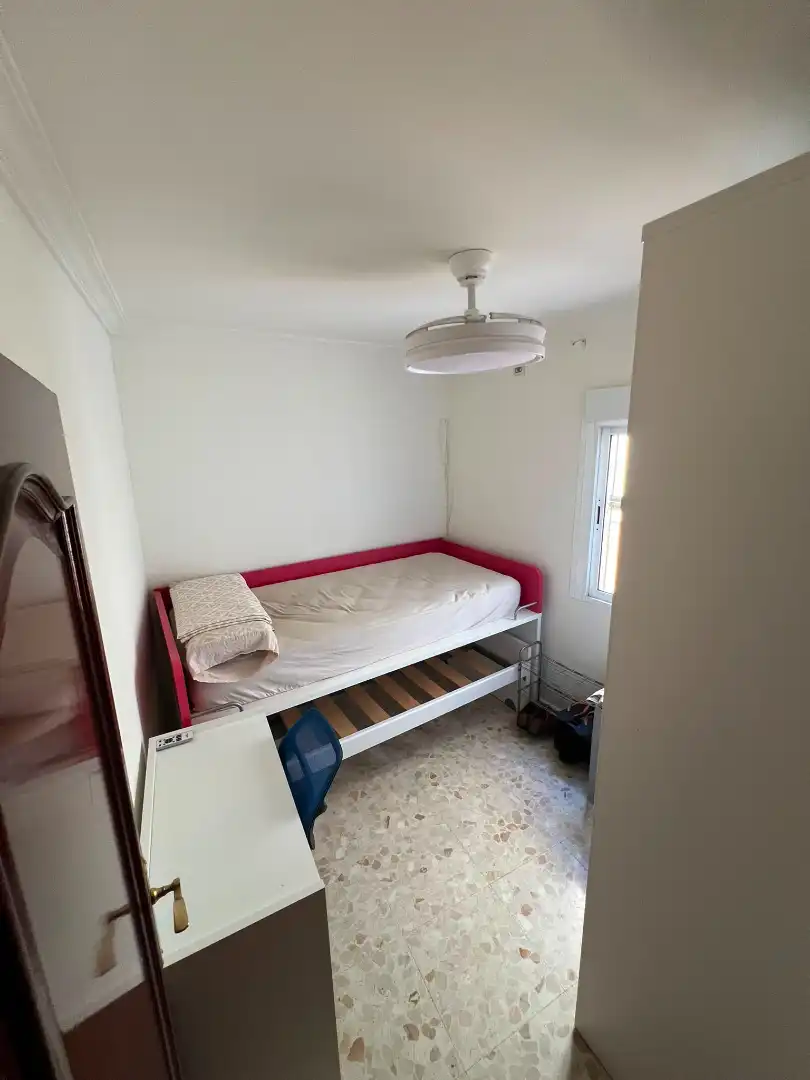 Bedroom of Flat for rent in Sevilla  with Heating, Furnished and Washing machine