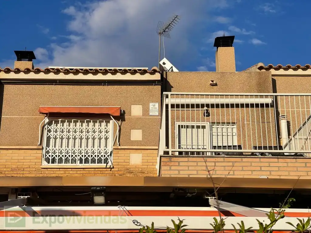 Vista exterior de Casa adosada en venta en Murcia