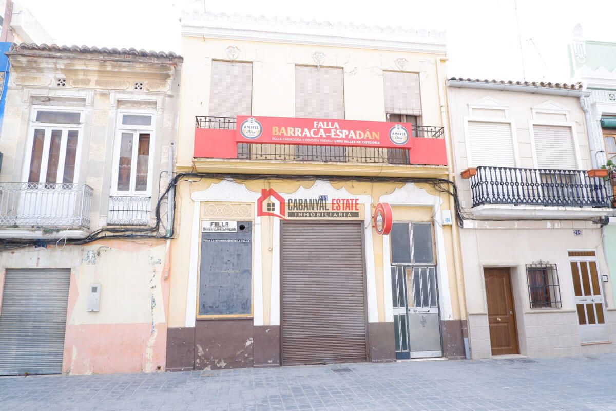 Exterior view of Single-family semi-detached for sale in  Valencia Capital  with Balcony