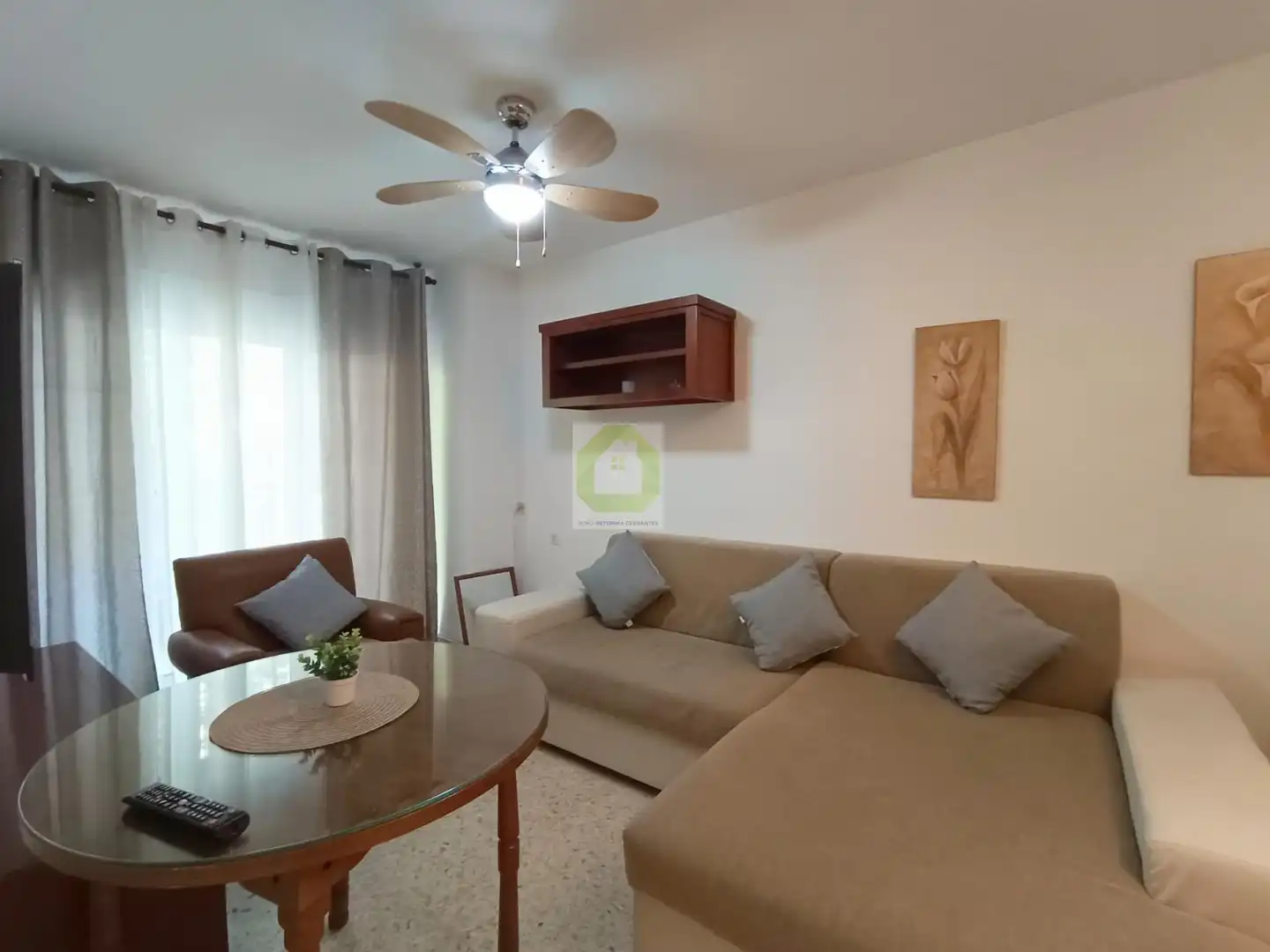 Sala de estar de Piso para compartir en Granada con Terraza y Amueblado