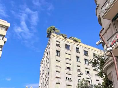 Exterior view of Attic for sale in  Barcelona Capital  with Air Conditioner