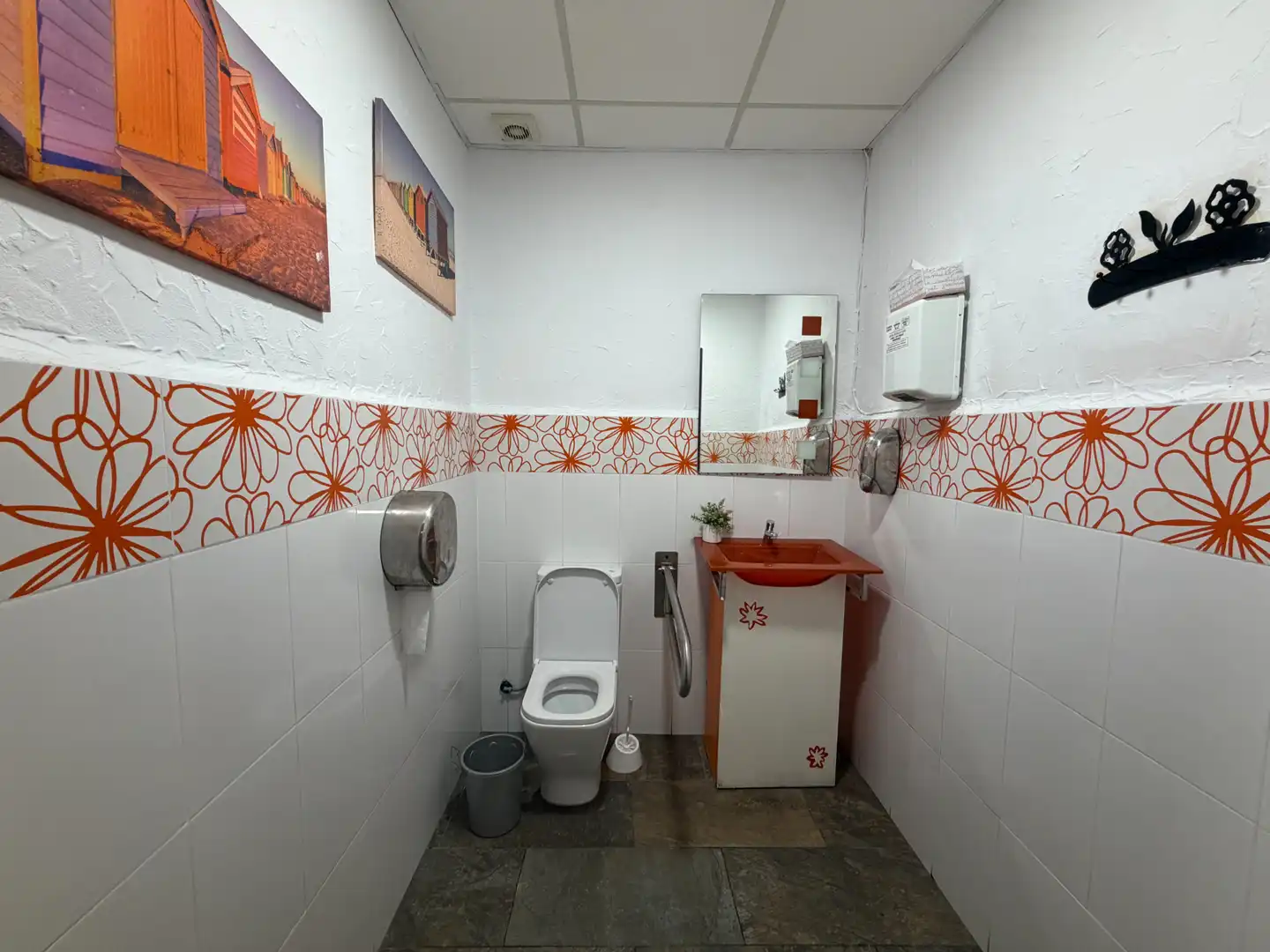 Baño de Local en venta en Alicante / Alacant con Aire acondicionado, Terraza y Amueblado