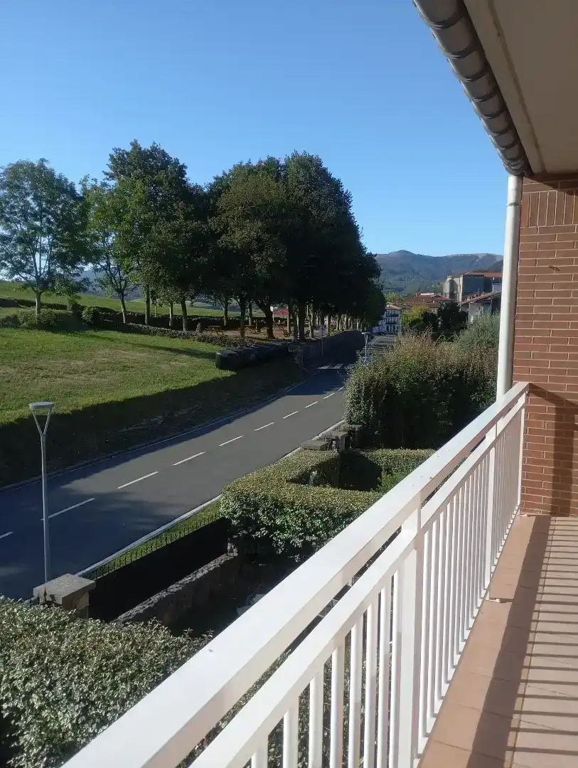 Vista exterior de Casa adosada en venda en Aia amb Balcó