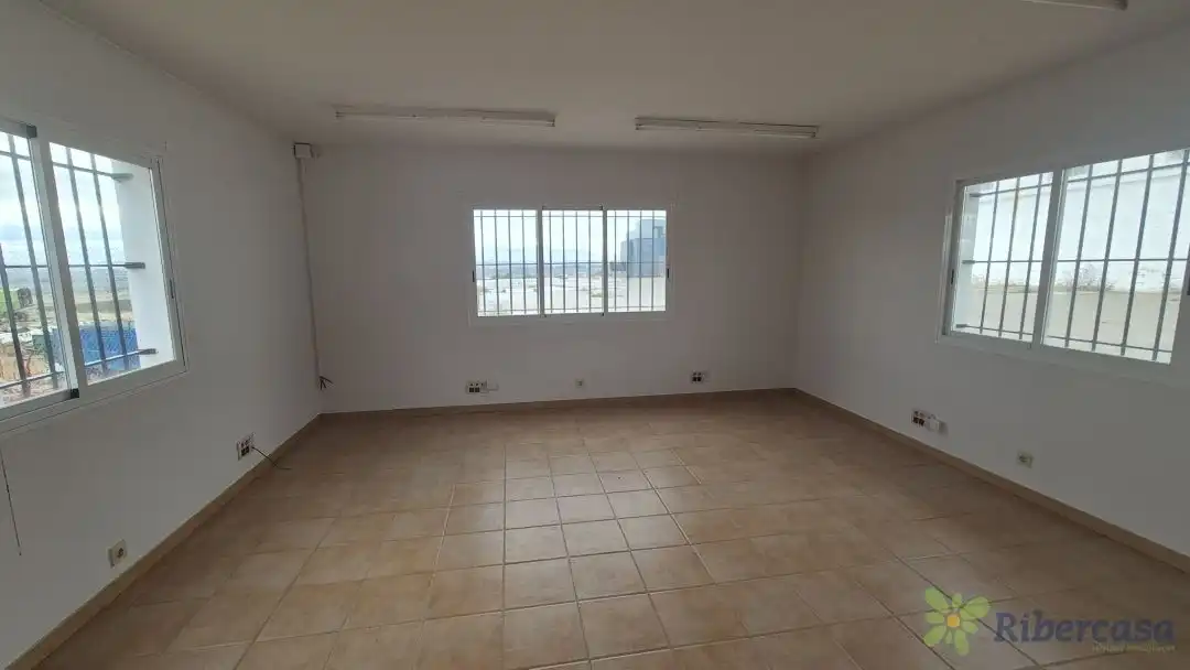 Fabrikhallen zum Verkauf in Fustiñana