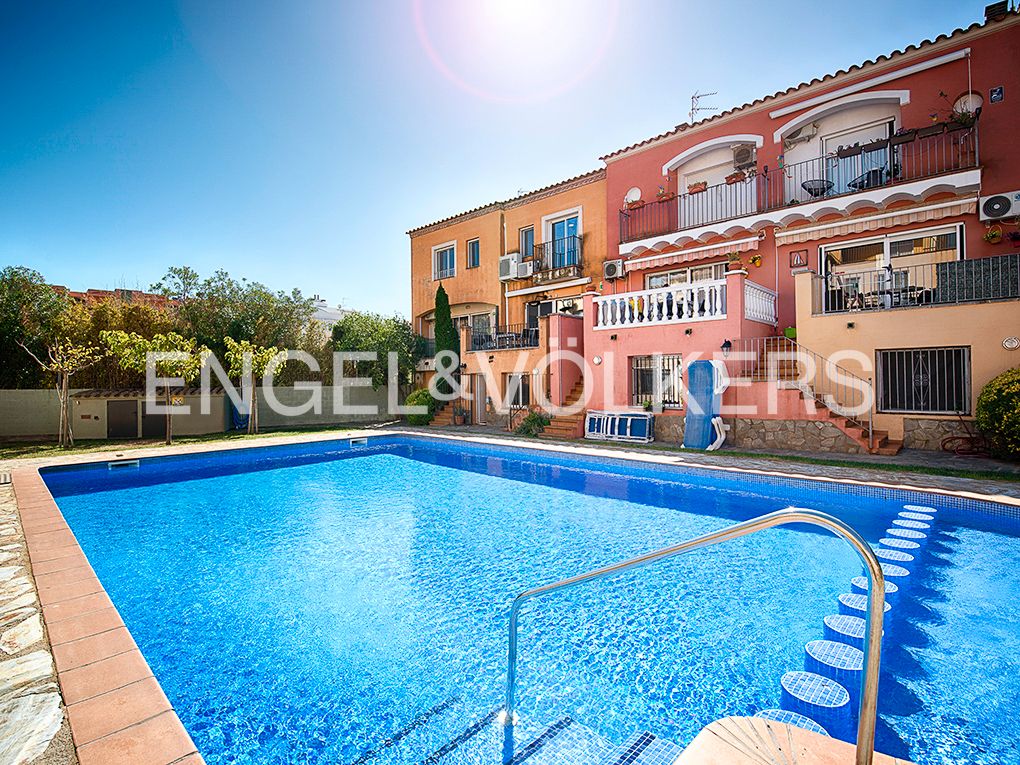 Piscina de Casa adosada en venda en Empuriabrava amb Aire condicionat, Terrassa i Traster