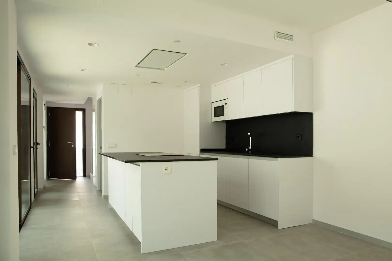 Cocina de Casa adosada de alquiler en Rocafort con Aire acondicionado, Calefacción y Jardín privado