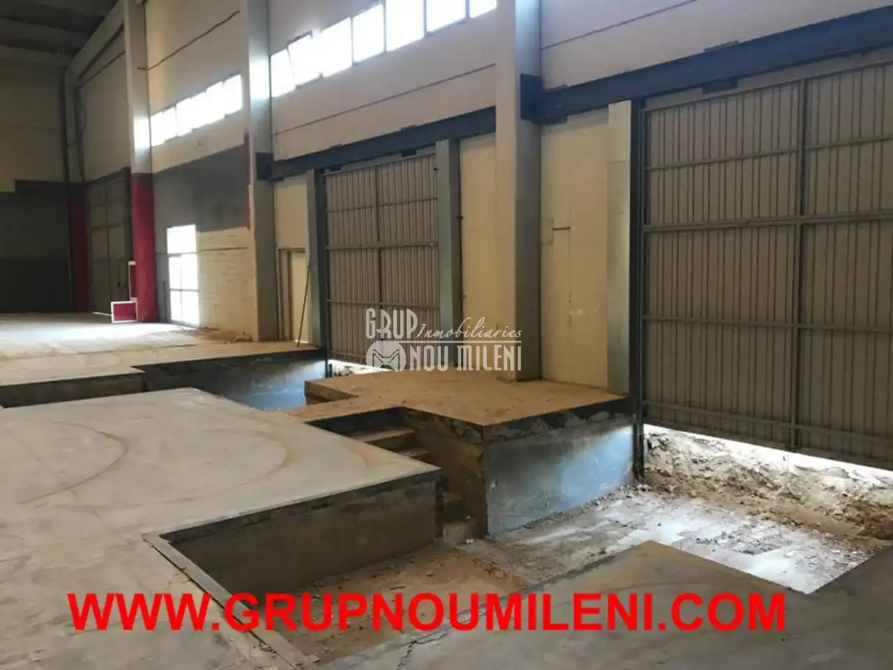 Nau industrial en venda a Montserrat