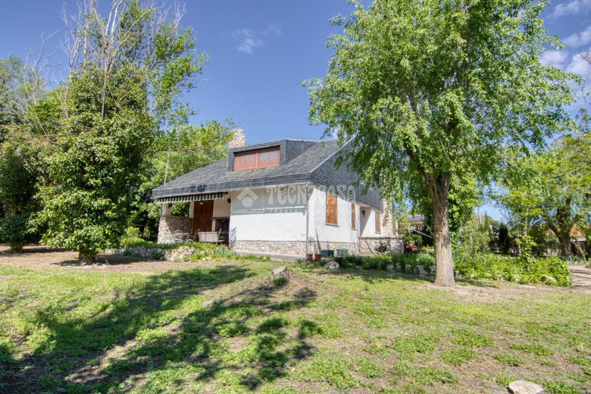 Exterior view of House or chalet for sale in Mojados  with Private garden and Community pool
