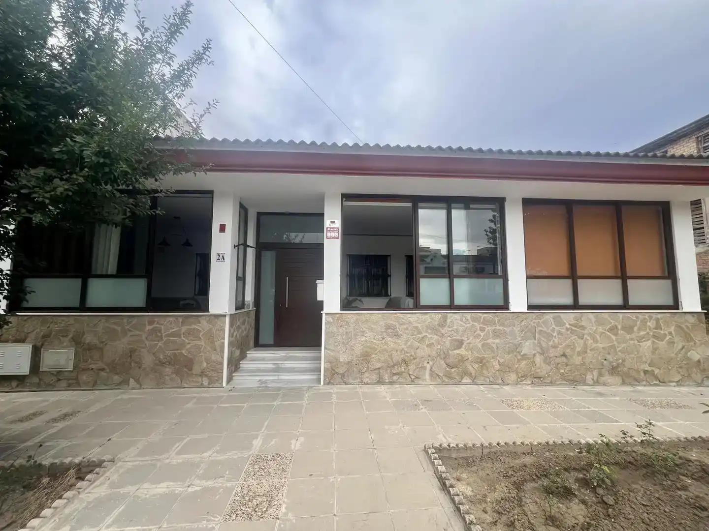 Vista exterior de Casa o chalet en venta en San José del Valle con Aire acondicionado, Jardín privado y Parquet