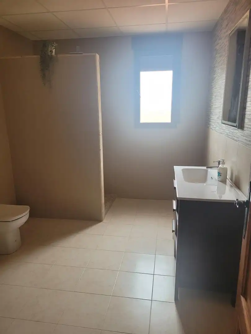 Bany de Casa o xalet de lloguer en Casasimarro amb Aire condicionat, Calefacció i Jardí privat