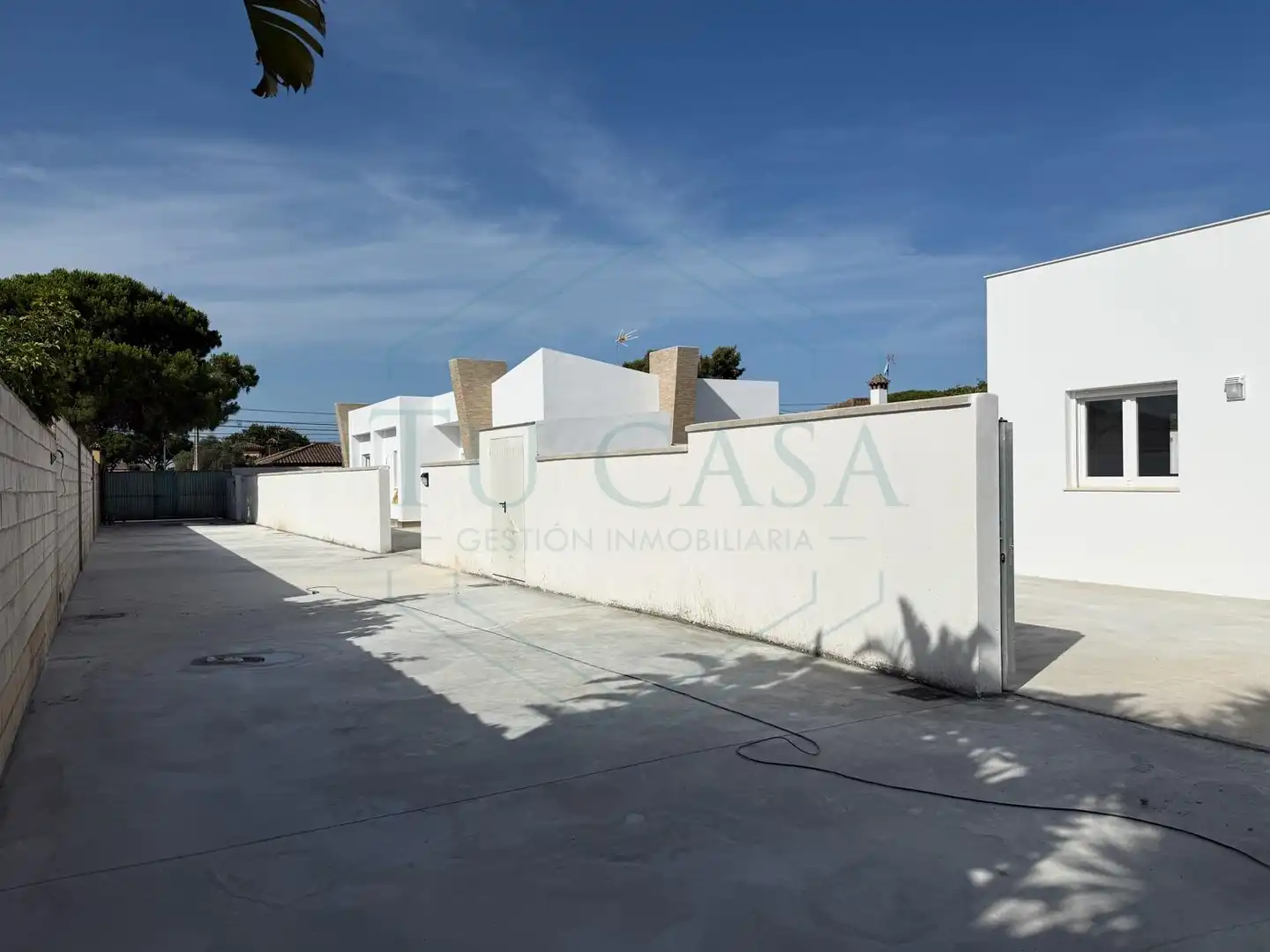 Außenansicht von Wohnungen zur Miete in Chiclana de la Frontera mit Klimaanlage und Möbliert