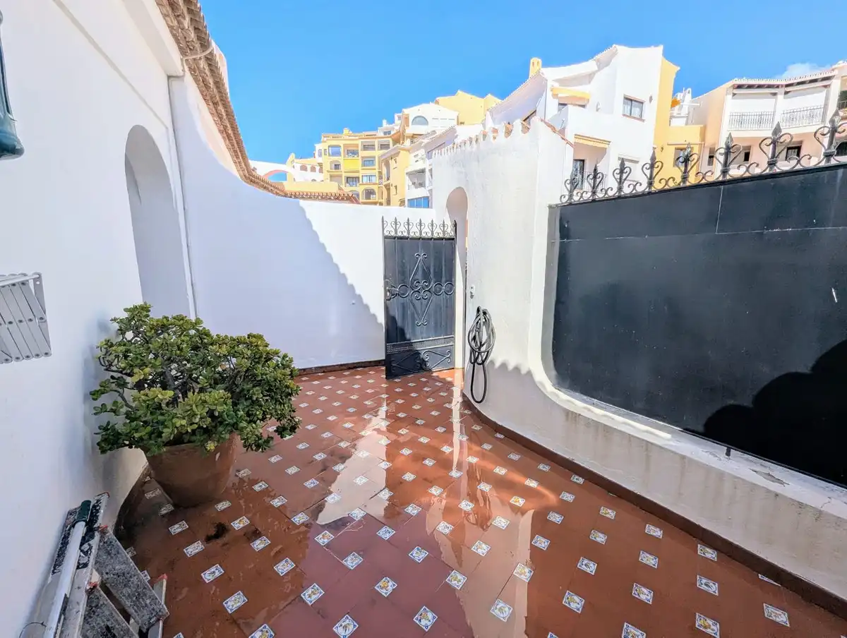 Terraza de Ático en venta en Marbella con Aire acondicionado, Amueblado y Piscina comunitaria