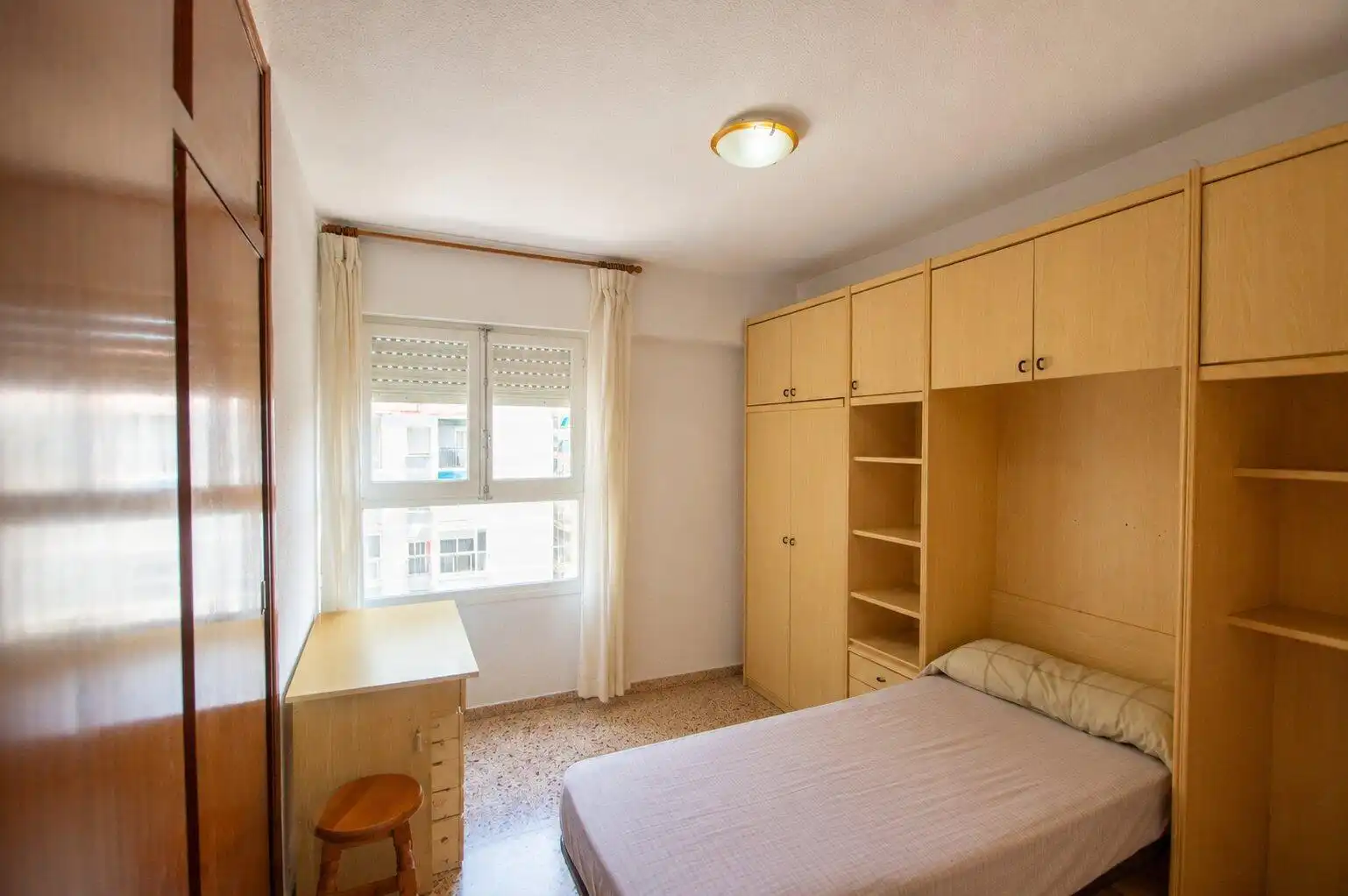 Habitación de Piso en venta en Alicante / Alacant con Aire acondicionado y Balcón