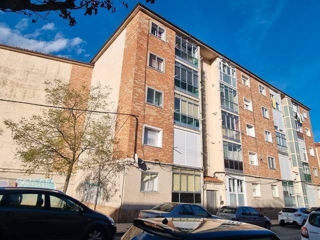 Piso en Venta en Calle Bienvenido Calvo, 4 en Calaverón - Pajaritos