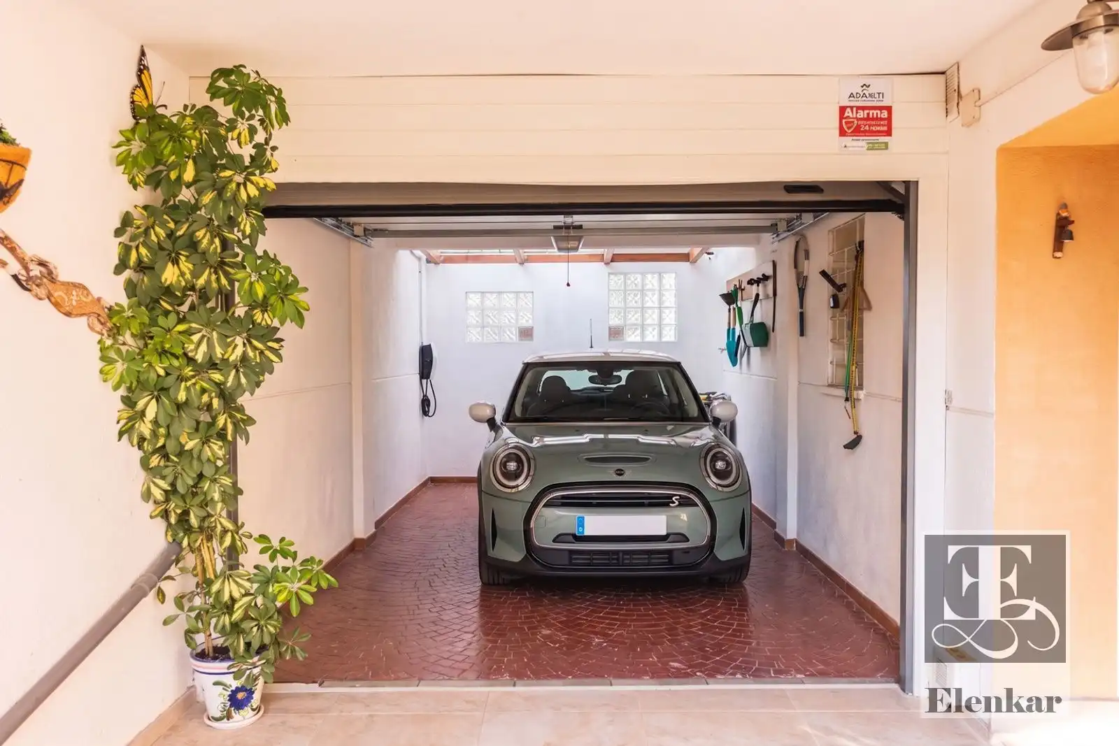 Parking de Casa adosada en venta en Santa Oliva con Aire acondicionado, Terraza y Trastero