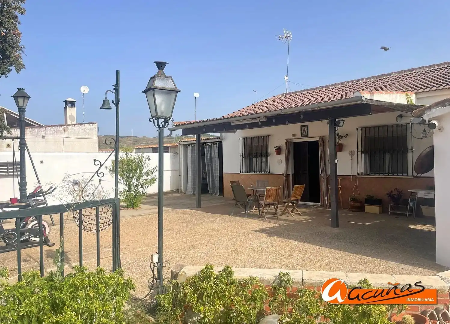 Vista exterior de Casa o xalet en venda en Antequera amb Terrassa, Traster i Piscina