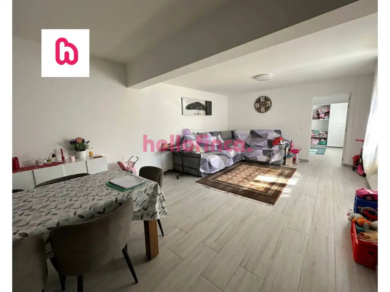 Sala d'estar de Casa adosada en venda en Sant Pere de Torelló amb Calefacció, Terrassa i Alarma