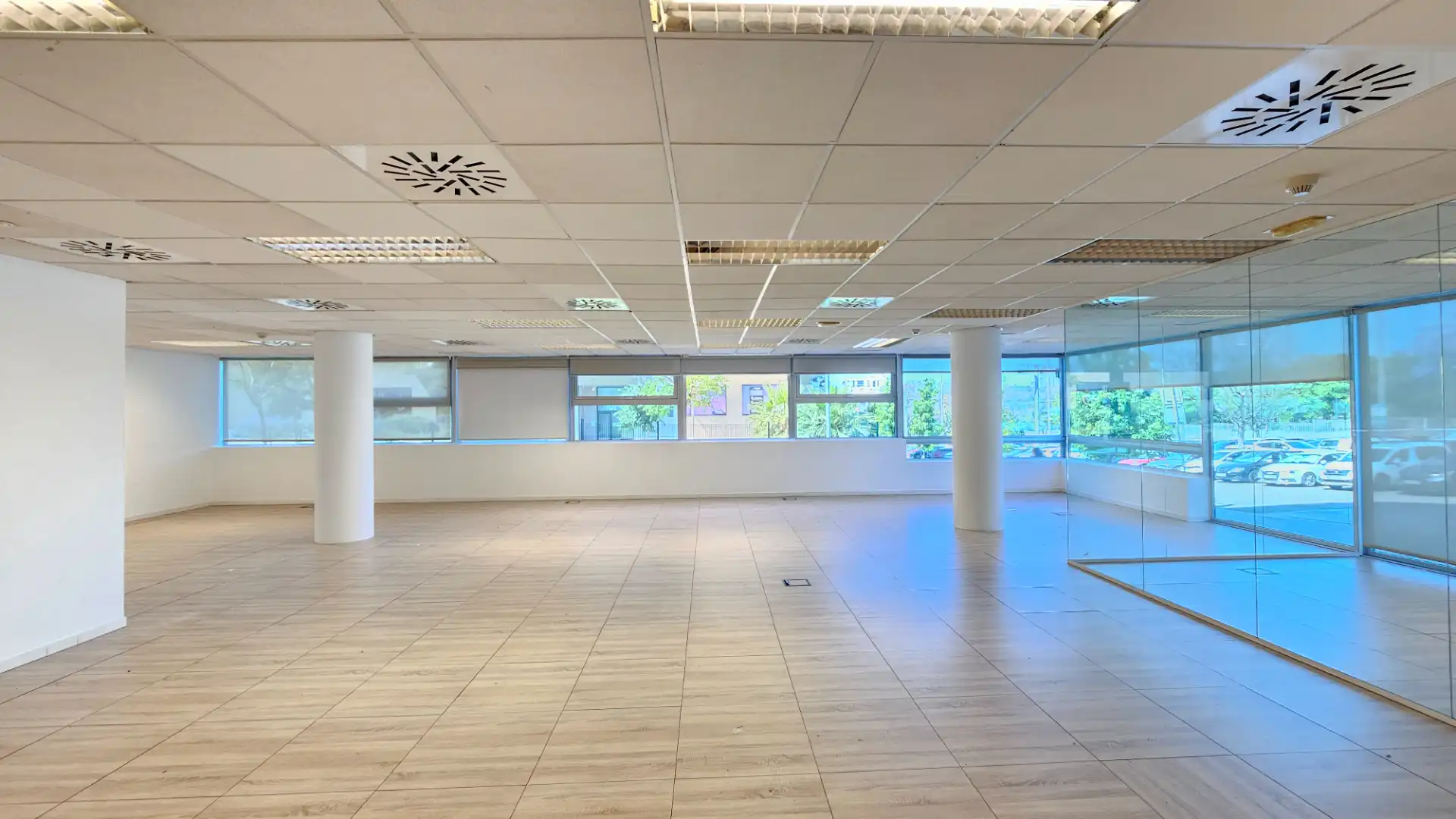 Büro zur Miete in Sant Joan Despí mit Klimaanlage, Heizung und Internet