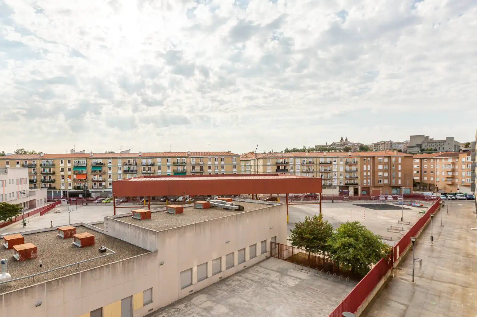 Außenansicht von Wohnung zur Miete in  Pamplona / Iruña mit Heizung und Abstellraum
