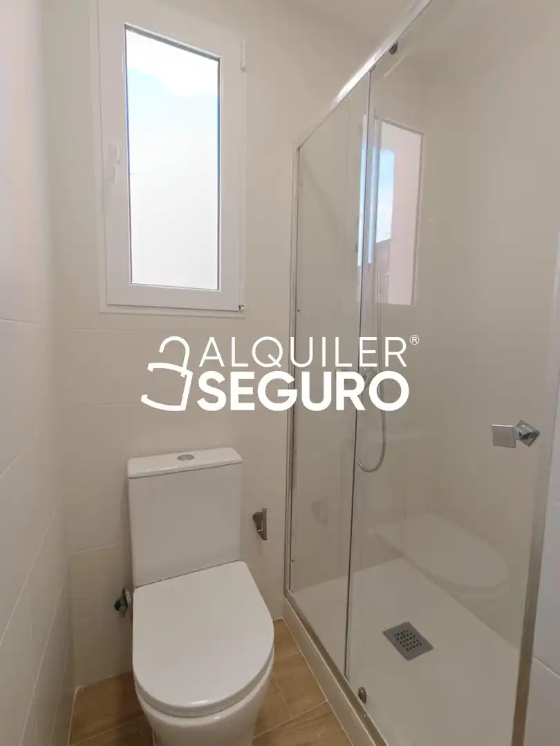 Bathroom of Flat for rent in Leganés  with Heating and Terrace