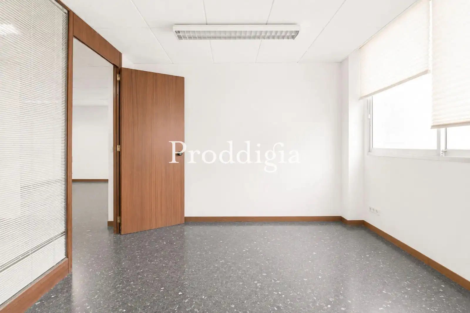 Office for rent in Barcelona  with Air Conditioner and Internet