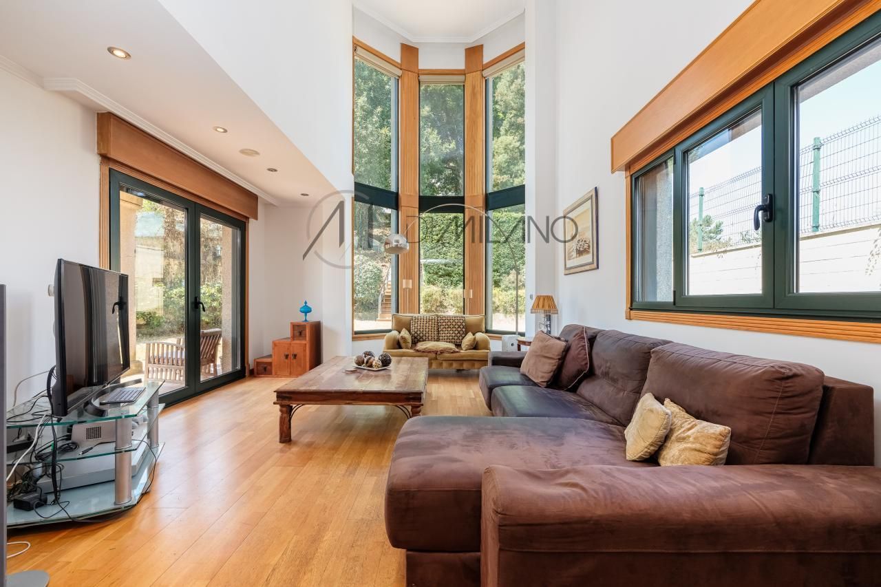 Sala de estar de Casa o chalet en venta en Vigo  con Calefacción, Jardín privado y Parquet