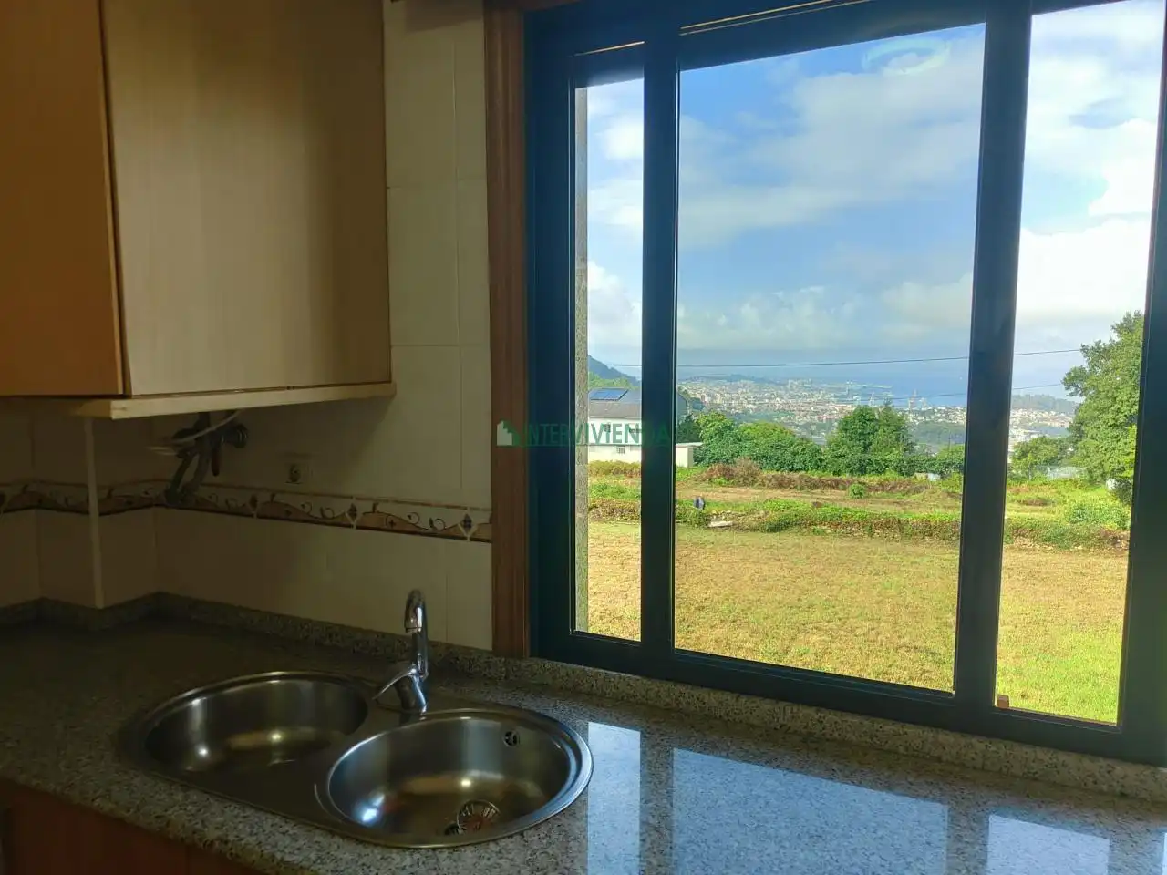 Cuina de Casa o xalet de lloguer en Redondela amb Calefacció, Jardí privat i Moblat