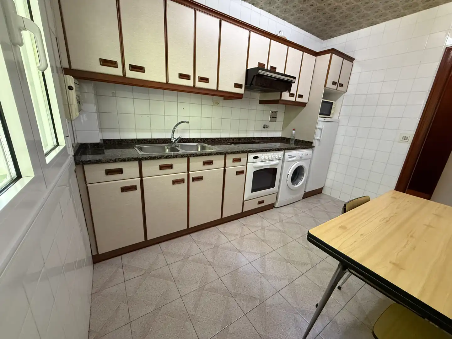 Cuina de Pis en venda en Bilbao  amb Calefacció, Terrassa i Moblat