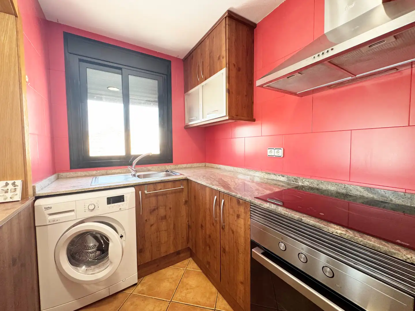 Appartamento con terrazza in vendita a Calle Falcón, imagen 3