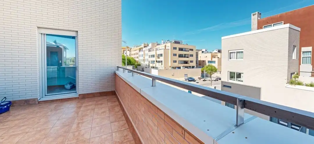 Terrassa de Pis de lloguer en Madrid amb Aire condicionat, Calefacció i Jardí privat