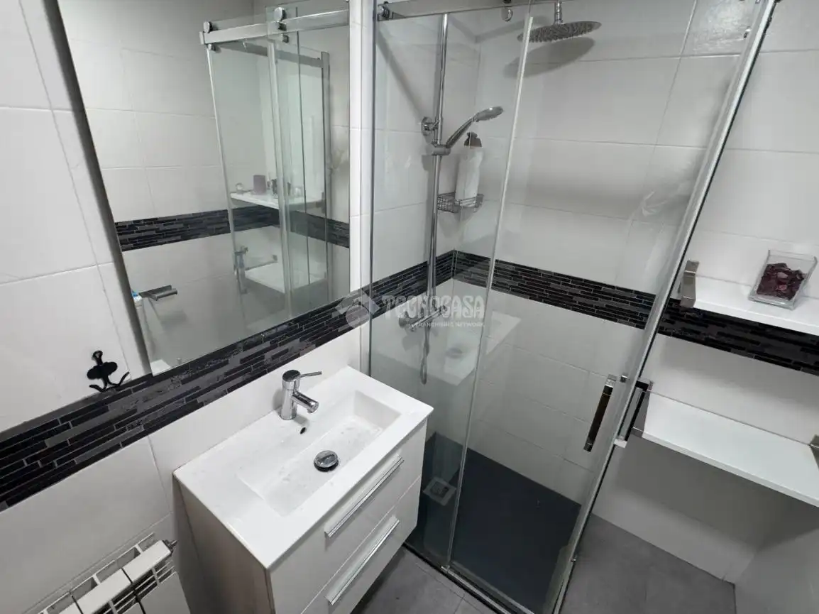 Baño de Piso en venta en León Capital  con Calefacción, Parquet y Terraza