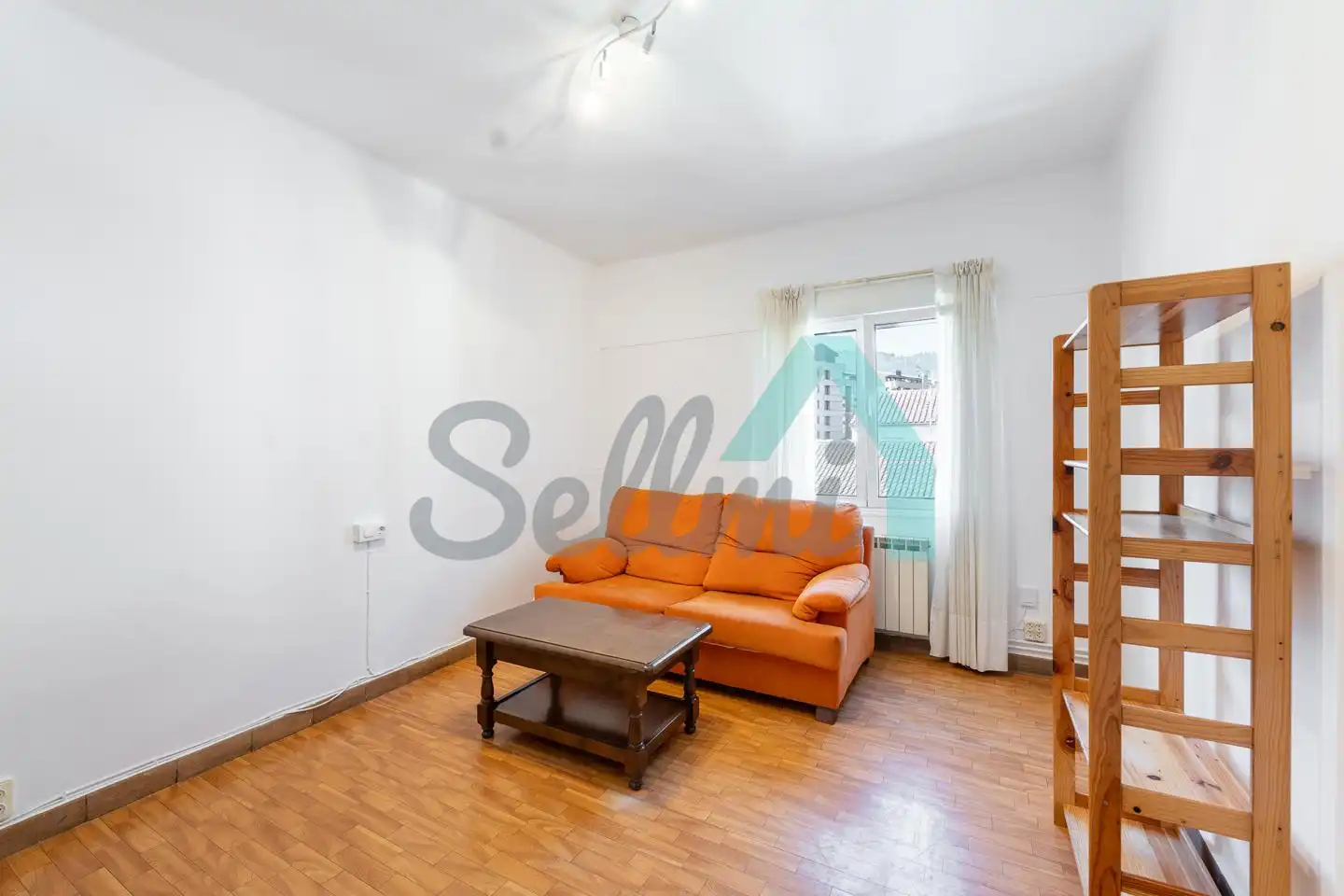 Sala de estar de Piso de alquiler en Oviedo  con Calefacción y Amueblado