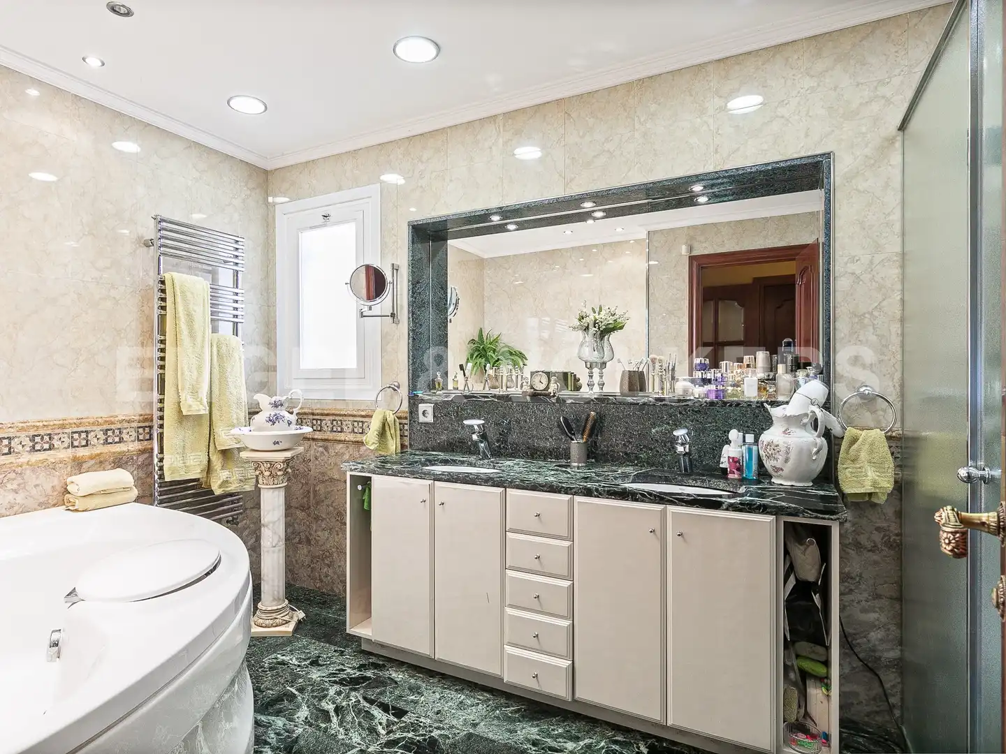 Baño de Casa o chalet en venta en Sant Just Desvern con Aire acondicionado, Calefacción y Parquet
