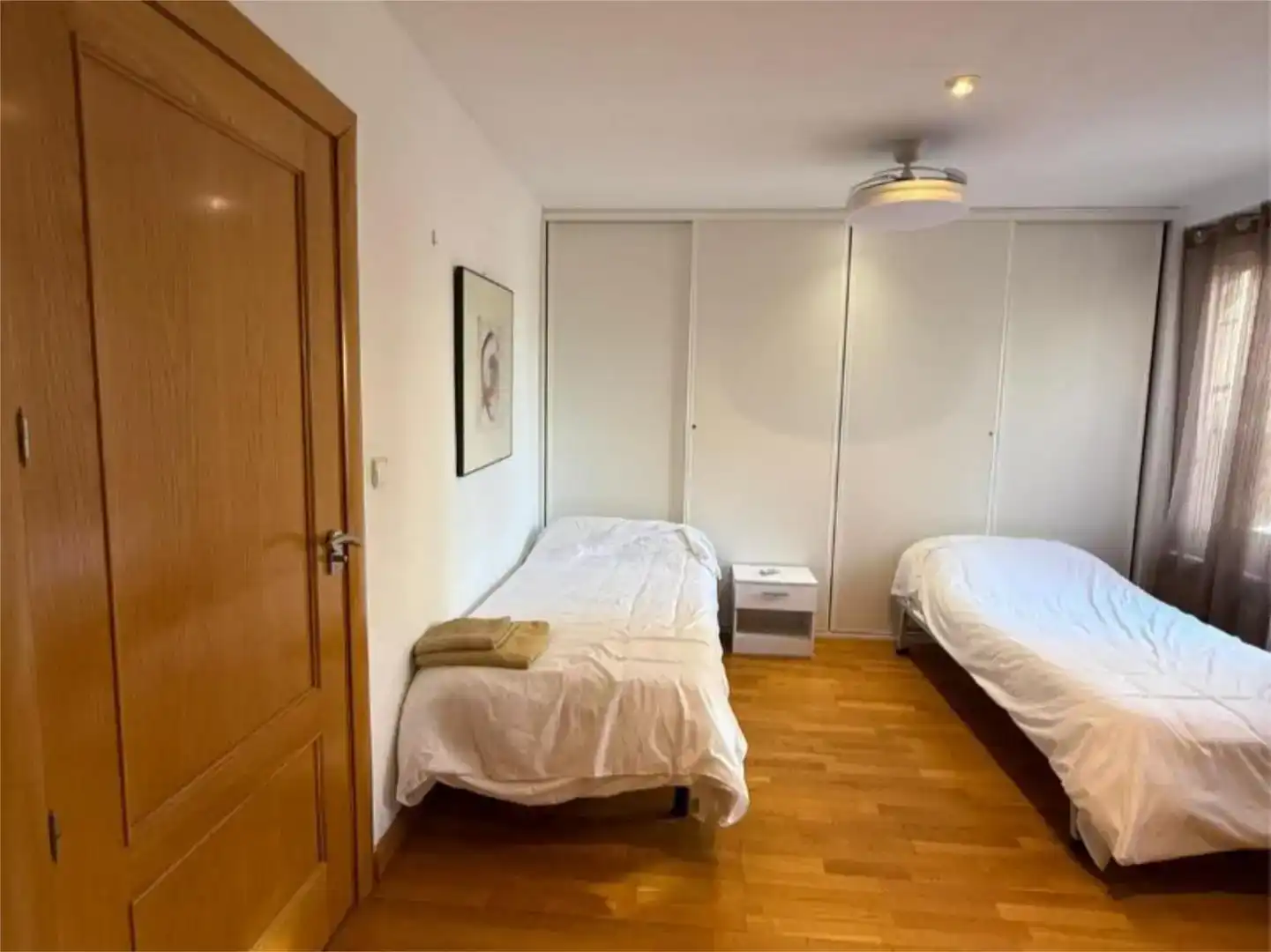 Schlafzimmer von Wohnung zur Miete in  Zaragoza Capital mit Klimaanlage und Balkon