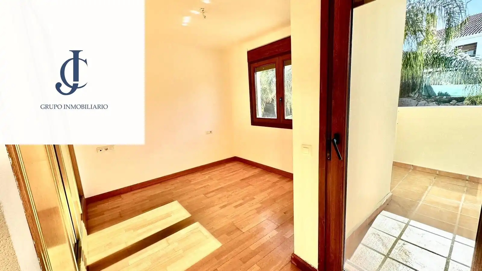 Casa aparellada en venda a UR6 15, imagen 8