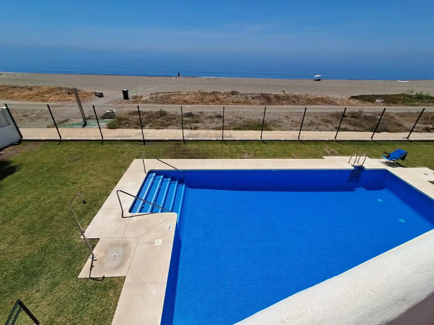 Piscina de Casa adosada en venda en Estepona amb Aire condicionat, Terrassa i Traster