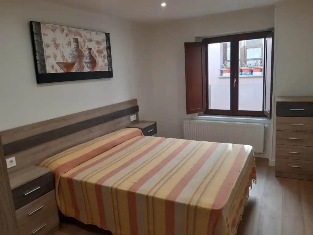 Habitación de Apartamento en venta en Burgos con Calefacción y Amueblado
