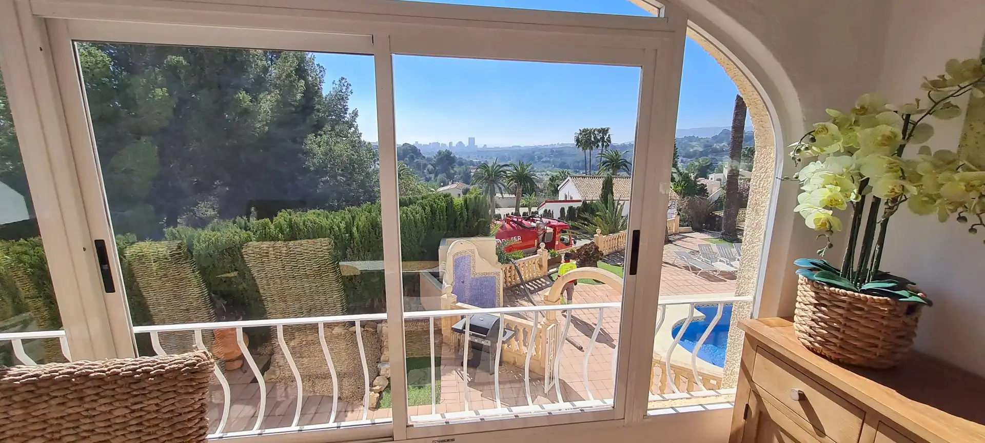 Außenansicht von Haus oder Chalet zum Verkauf in Calpe / Calp mit Klimaanlage, Privatgarten und Abstellraum